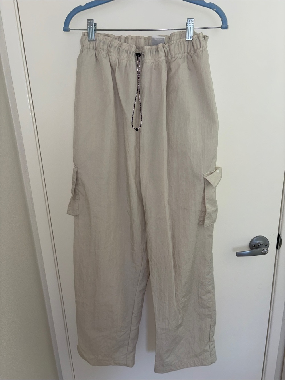 NIke women’s Beige Cargo Drawstring Pants LINED L